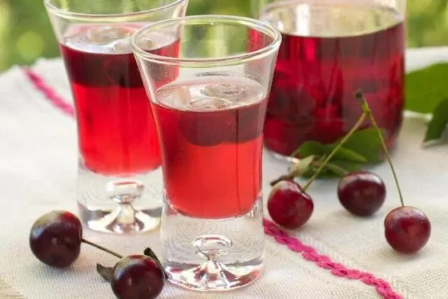 Cherry on cognac: do-it-yourself recipes at home from fresh, frozen, dried berries