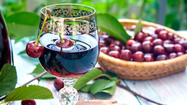 Cherry on cognac: do-it-yourself recipes at home from fresh, frozen, dried berries