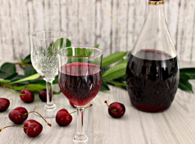 Cherry on cognac: do-it-yourself recipes at home from fresh, frozen, dried berries