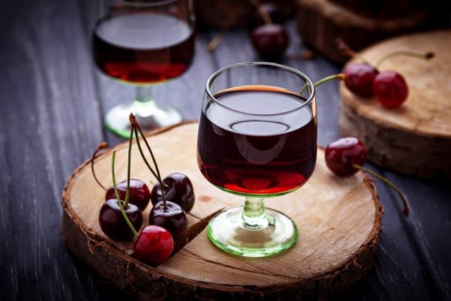 Cherry tincture on moonshine: recipes for dried, frozen, fresh, dried berries