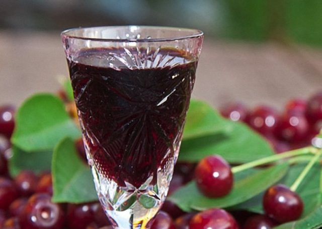 Cherry tincture on moonshine: recipes for dried, frozen, fresh, dried berries