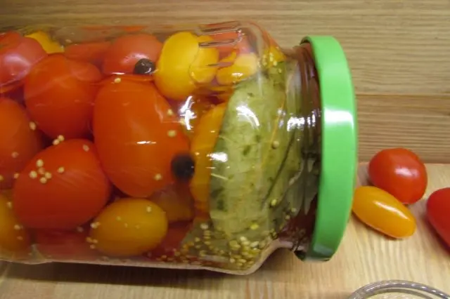 Cherry tomatoes for the winter in jars