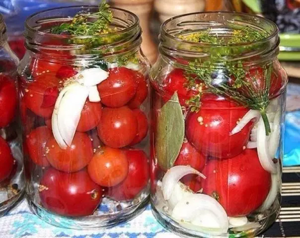 Cherry tomatoes for the winter in jars