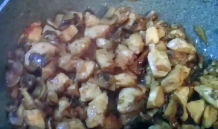 Chicken fillet with champignons: recipes for cooking delicious dishes