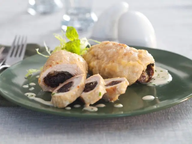 Chicken rolls with prunes: step by step recipes with photos