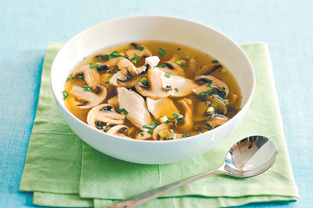 Chicken soup with champignons (mushroom bowl): delicious recipes from fresh, frozen, canned mushrooms