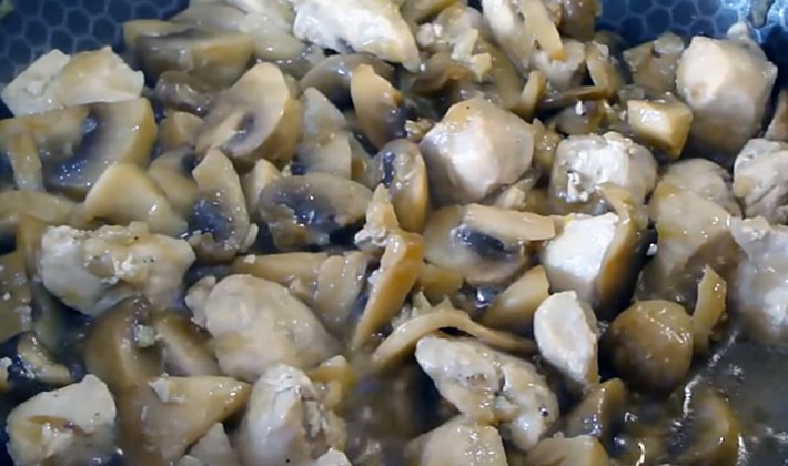 Chicken with champignons: homemade recipes