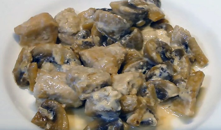 Chicken with champignons: homemade recipes