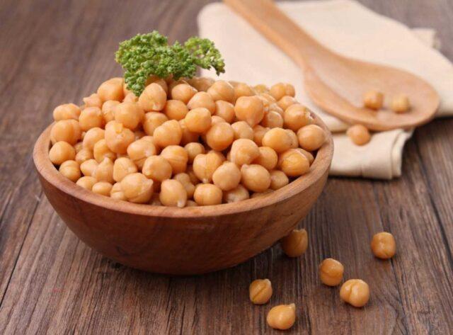 Chickpeas and peas: what is the difference, what is healthier, what is better