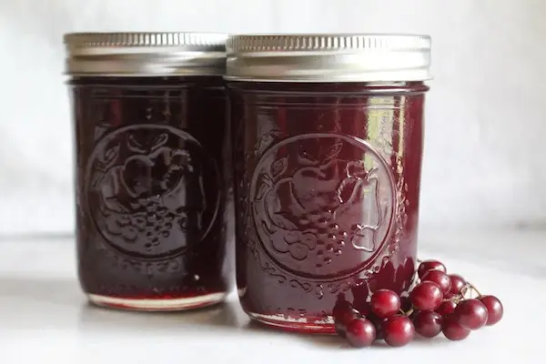 Chokeberry jam with cherry leaf