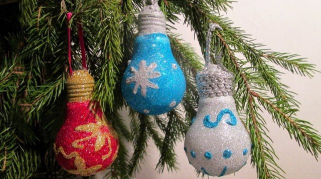 Christmas toys (crafts) from light bulbs with their own hands for the New Year