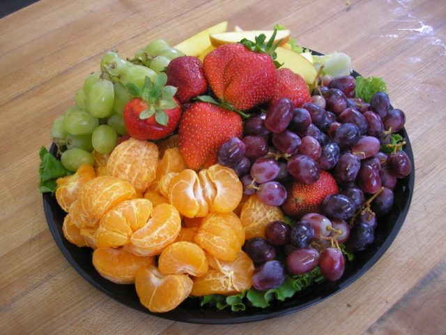 Christmas tree made of fruits for the New Years table with your own hands