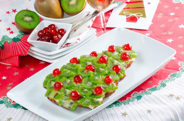 Christmas tree made of fruits for the New Years table with your own hands