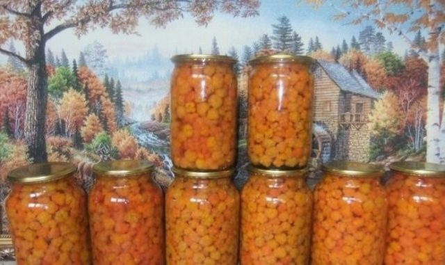 Cloudberry for the winter in its own juice