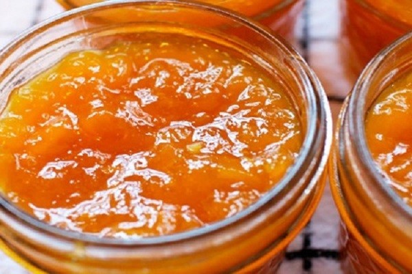 Cloudberry jam Pyatiminutka