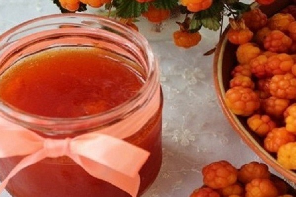 Cloudberry jam Pyatiminutka