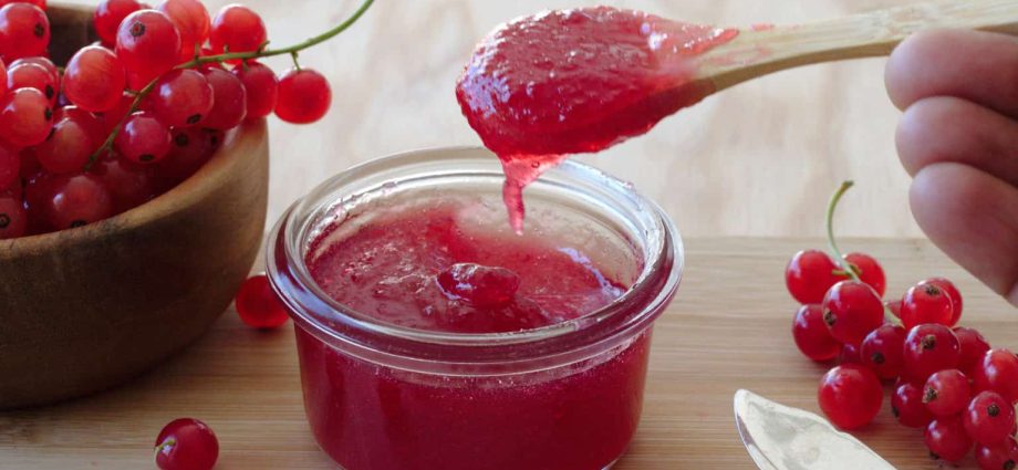 Cold currant jelly