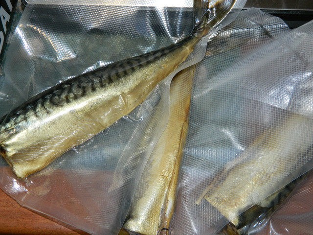 Cold smoked mackerel: how much is stored in the refrigerator, at home