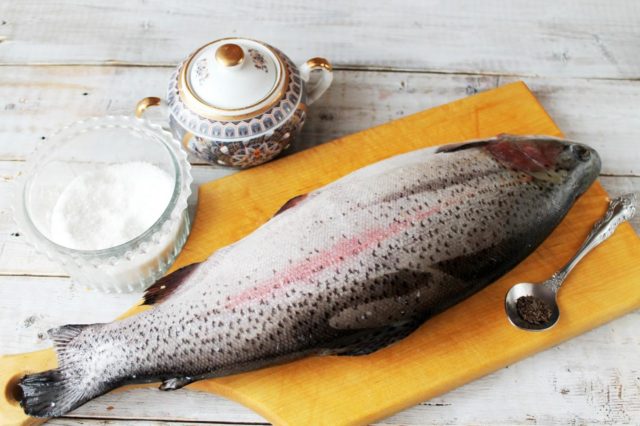 Cold smoked trout: recipes, benefits and harms, calories