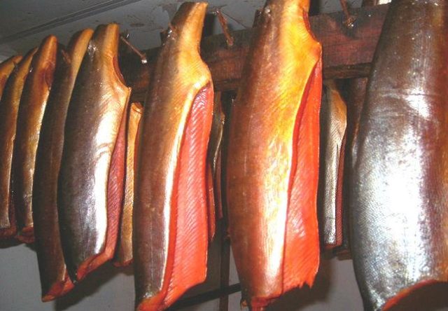 Cold smoked trout: recipes, benefits and harms, calories