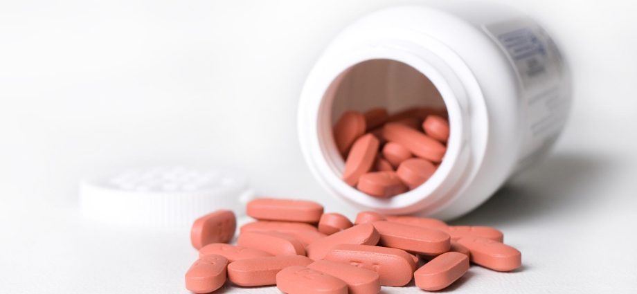 Combining ibuprofen with antihypertensive medications can permanently damage the kidneys