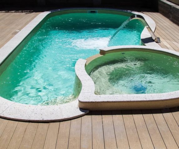 Composite pool: do-it-yourself installation + owner reviews