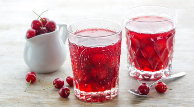 Compote of currants (red, black) and cherries: recipes for the winter and for every day