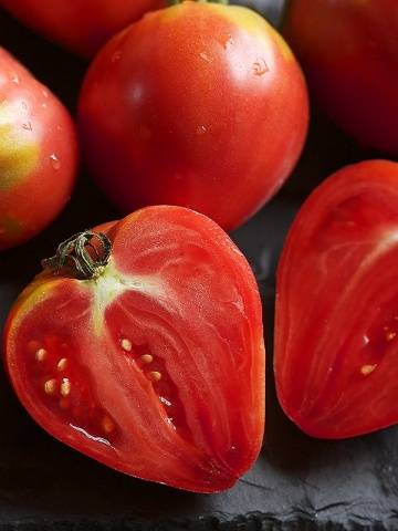 Cow&#8217;s Heart Tomato: reviews, photos, yield