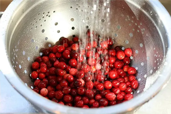 Cowberry blanks for the winter without cooking