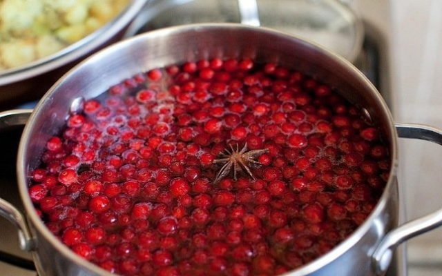 Cowberry compote for the winter