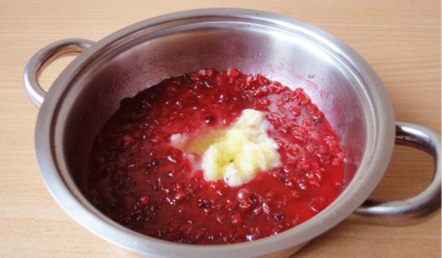 Cowberry sauce for meat