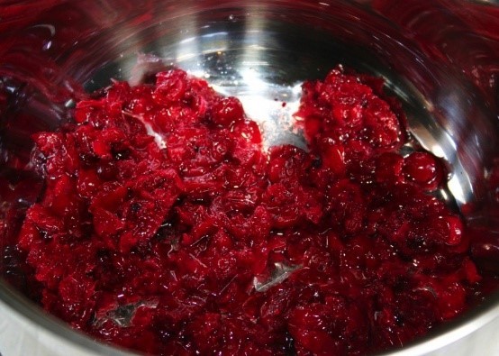 Cranberry from pressure: increases or decreases, how to take