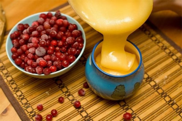 Cranberry from pressure: increases or decreases, how to take