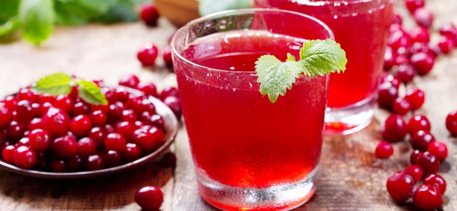 Cranberry from pressure: increases or decreases, how to take