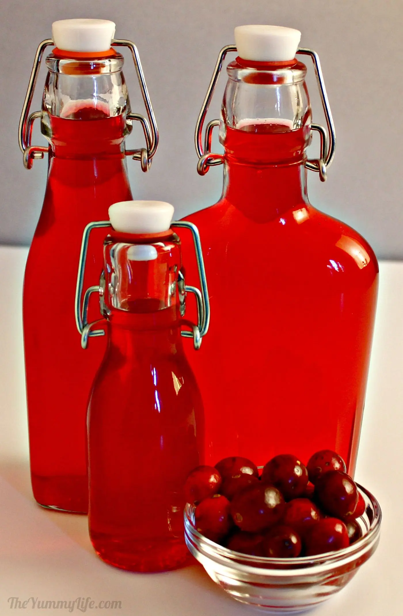 Cranberry liqueur at home