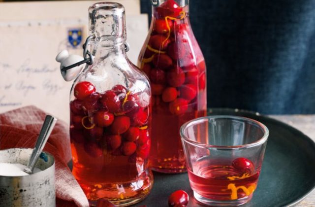 Cranberry tincture on alcohol