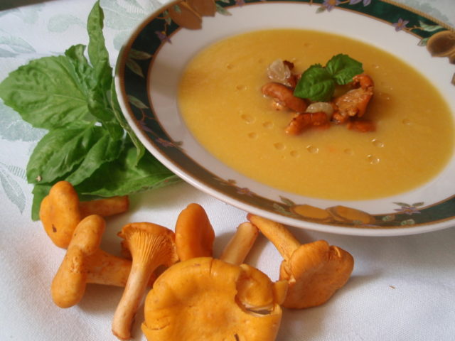 Cream soup from lychee: recipe with photo