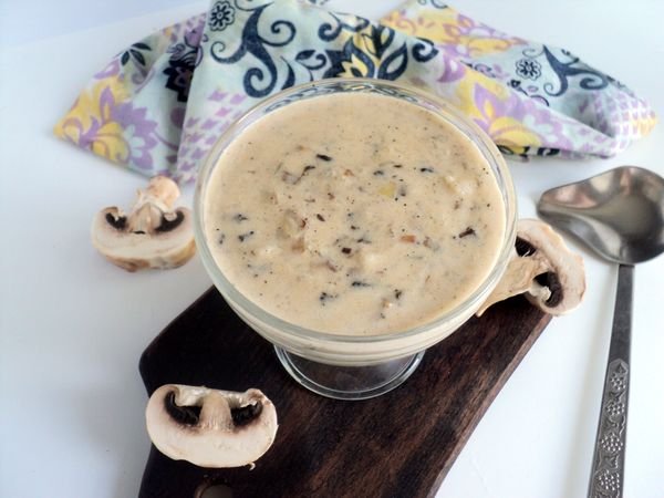 Creamy mushroom sauce from champignons with cream: recipes in a pan, in the oven, in a slow cooker