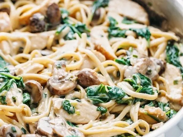 Creamy mushroom sauce from champignons with cream: recipes in a pan, in the oven, in a slow cooker