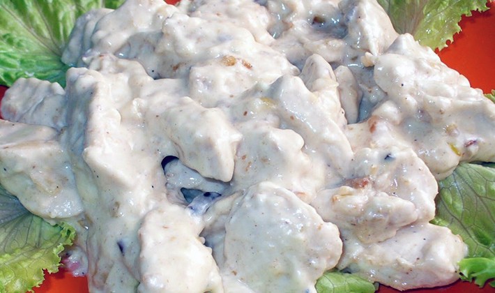 Creamy sauce with mushrooms at home