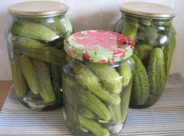 Crispy cucumbers with vodka for the winter: pickling and canning recipes in 3-liter jars