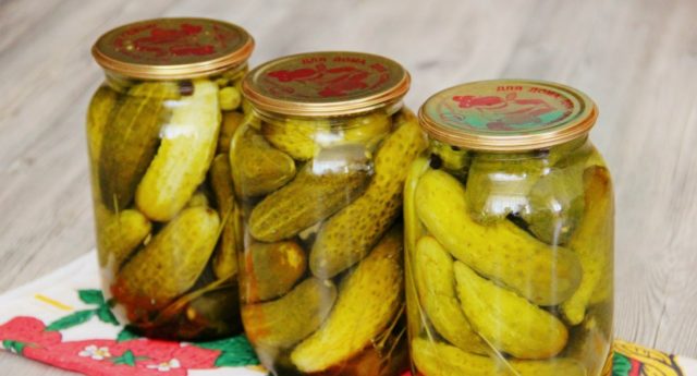 Crispy cucumbers with vodka for the winter: pickling and canning recipes in 3-liter jars