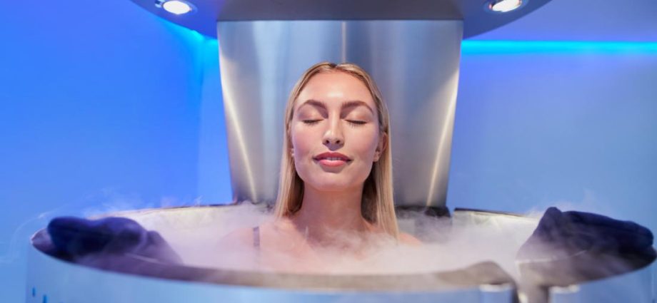 Cryotherapy, i.e. cold treatment. It helps in the fight against pain