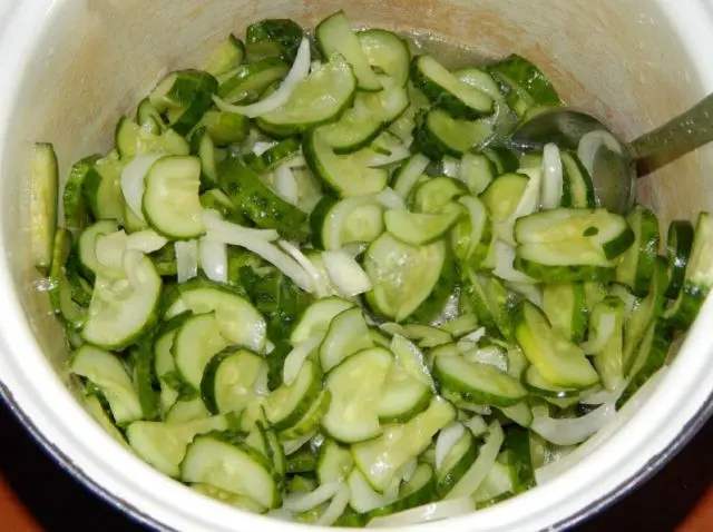 Cucumber salad for the winter with butter: salting recipes with garlic, onions, and tomatoes