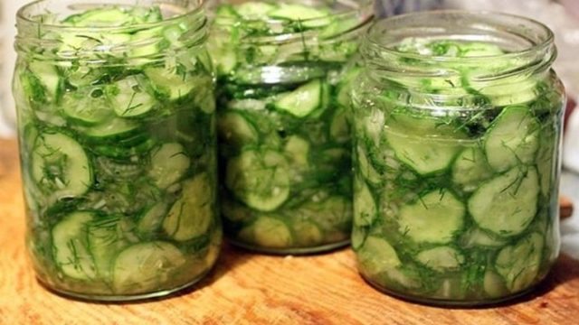 Cucumber salad with black (red) ground pepper for the winter: step by step recipes