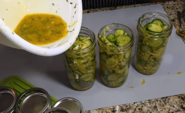 Cucumber salad with mustard: recipes for the winter