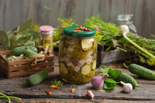 Cucumber salads for the winter with dry mustard (mustard powder): recipes for canning blanks