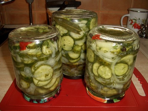 Cucumber salads for the winter with dry mustard (mustard powder): recipes for canning blanks