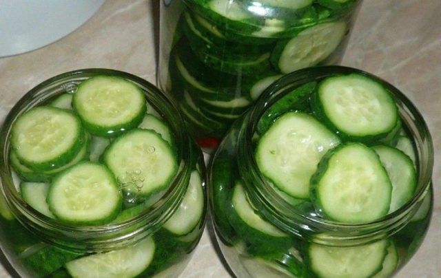 Cucumbers and tomatoes in gelatin for the winter