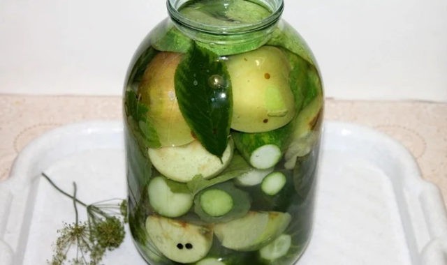 Cucumbers pickled with apples for the winter: cooking recipes with photos